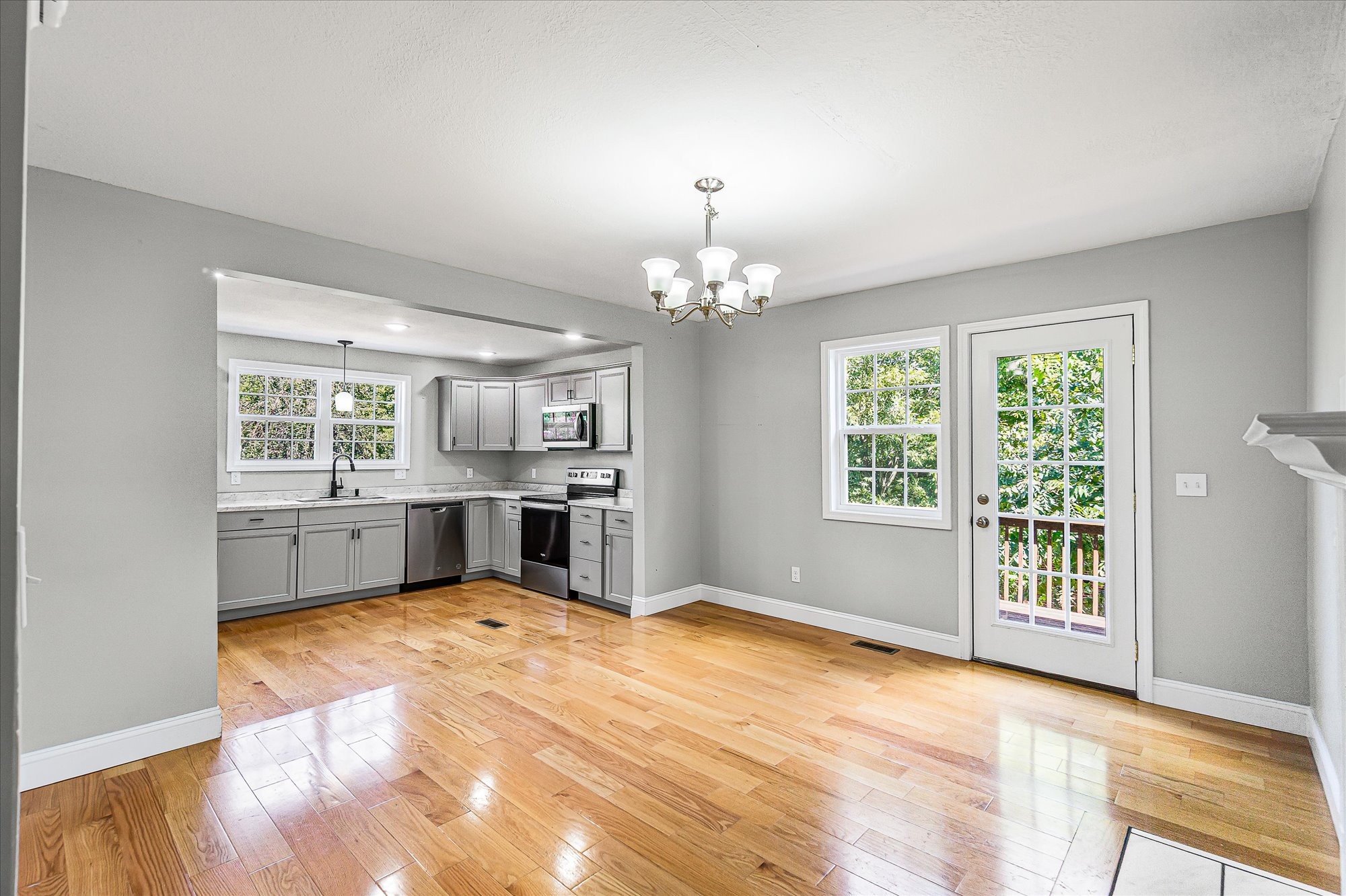 12 W Everett St