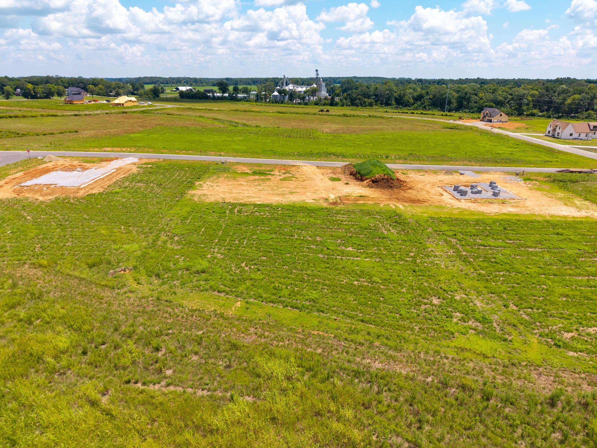 Clarksville, Tennessee 37040, United States, 4 Bedrooms Bedrooms, ,5 BathroomsBathrooms,Residential,Active,181374