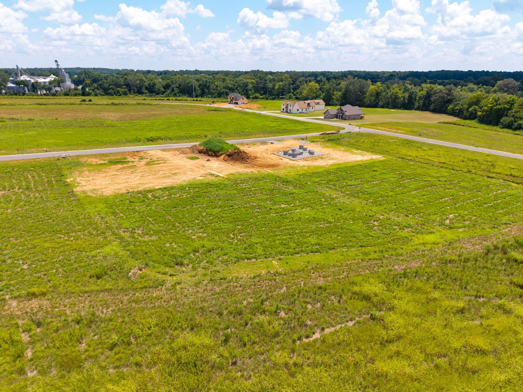 Clarksville, Tennessee 37040, United States, 4 Bedrooms Bedrooms, ,5 BathroomsBathrooms,Residential,Active,181374