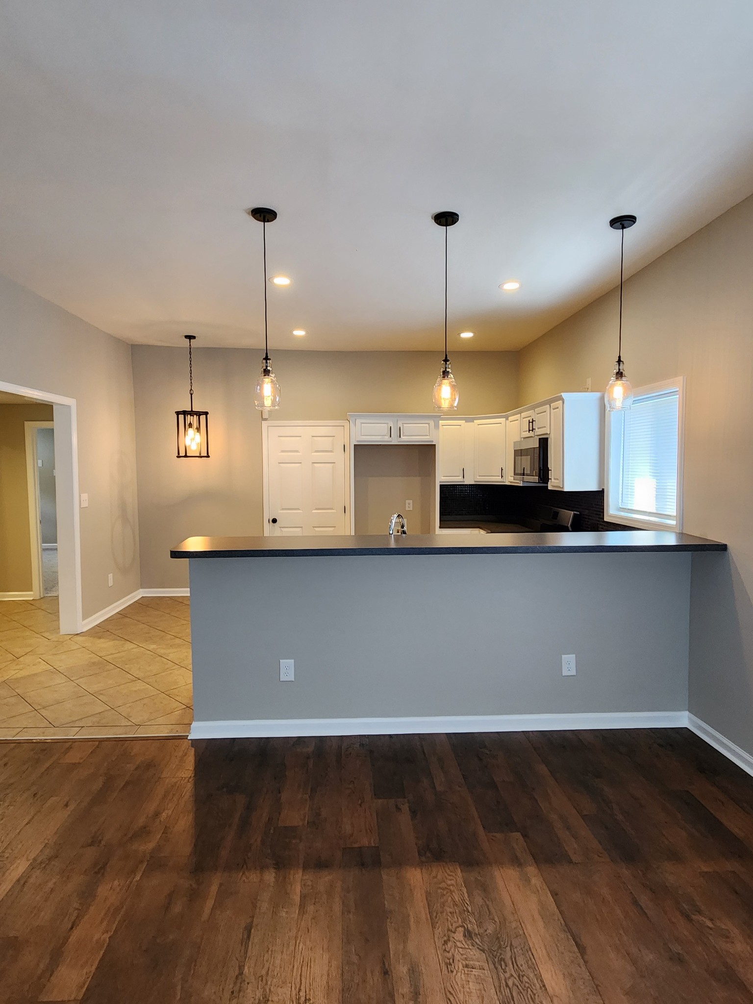 109 W 17th St