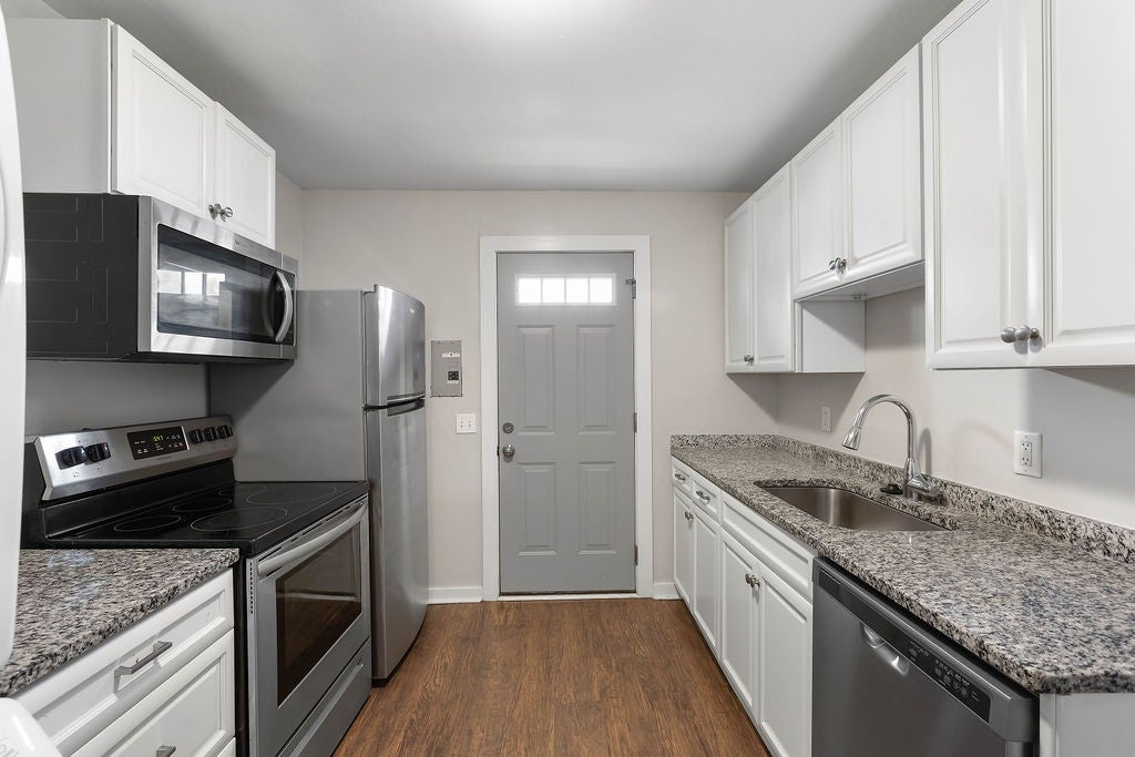 2-bed home for rent in Nashville, TN 37208, 1521 22nd Ave N B 1521 22nd Ave N B, Nashville TN 37208 2-bed home, photo 2 of 8