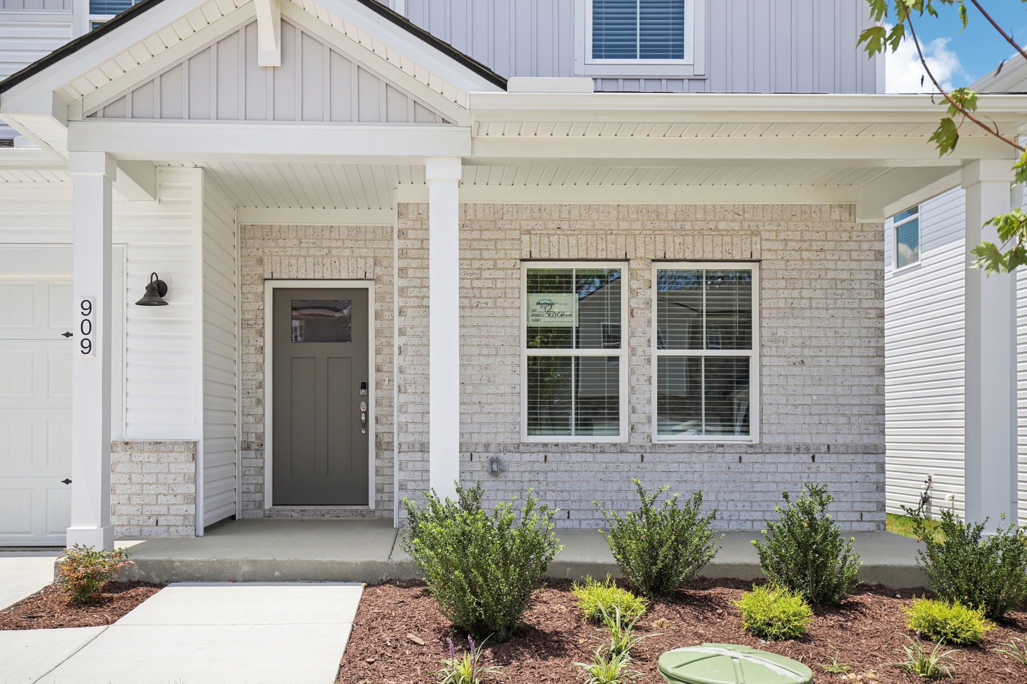 909 Calvin Ct