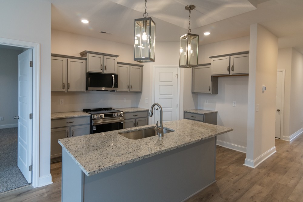 1584 Hidden Creek Trail