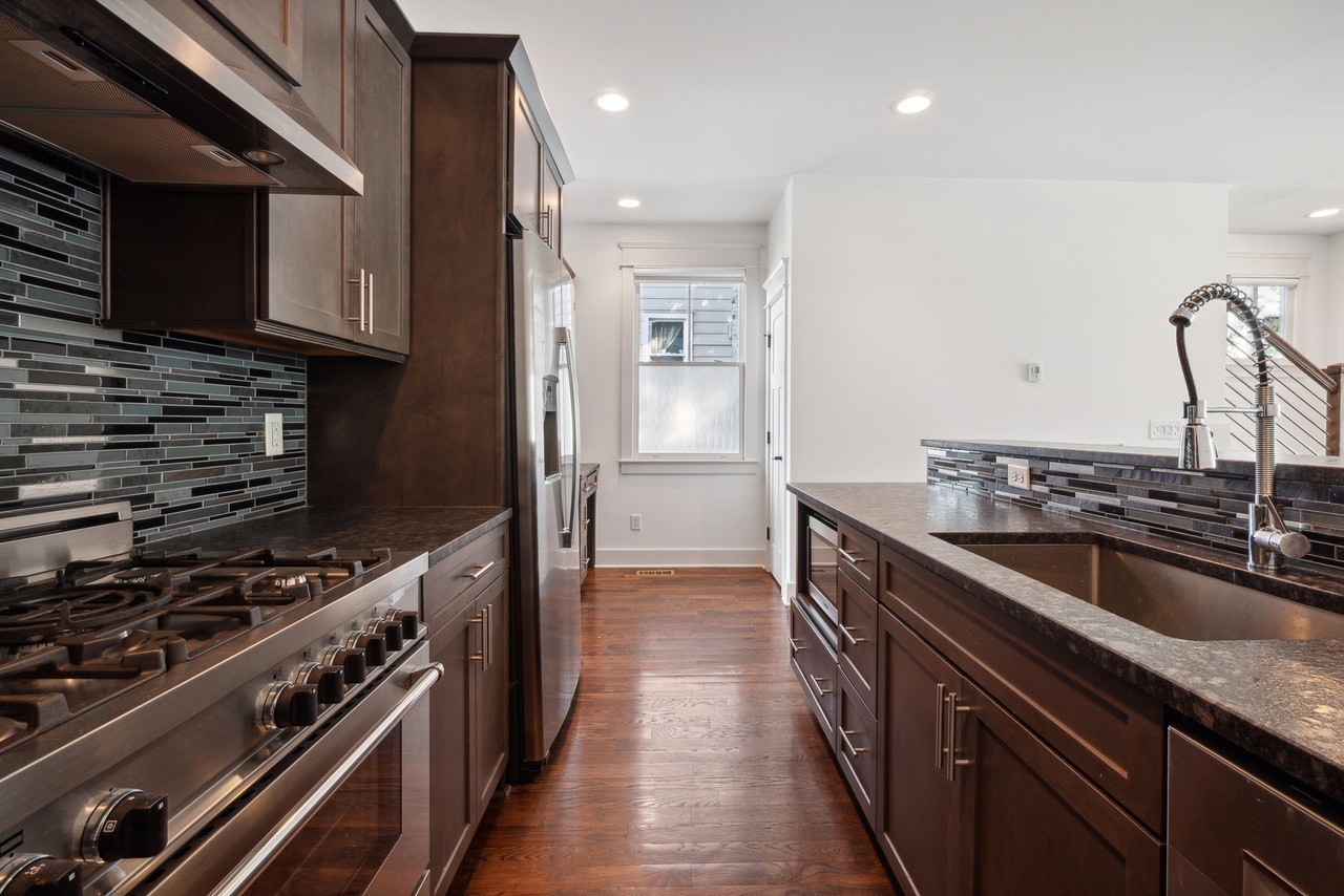 Nashville, Tennessee 37208, United States, 3 Bedrooms Bedrooms, ,3 BathroomsBathrooms,Residential,Active,210203