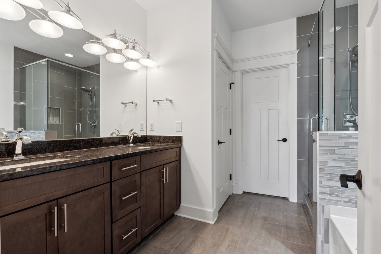 Nashville, Tennessee 37208, United States, 3 Bedrooms Bedrooms, ,3 BathroomsBathrooms,Residential,Active,210203