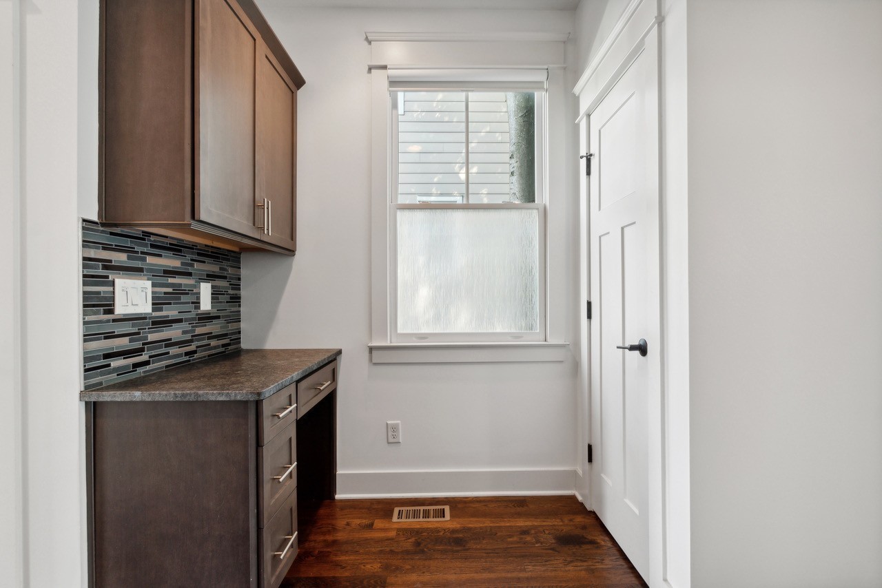 Nashville, Tennessee 37208, United States, 3 Bedrooms Bedrooms, ,3 BathroomsBathrooms,Residential,Active,210203