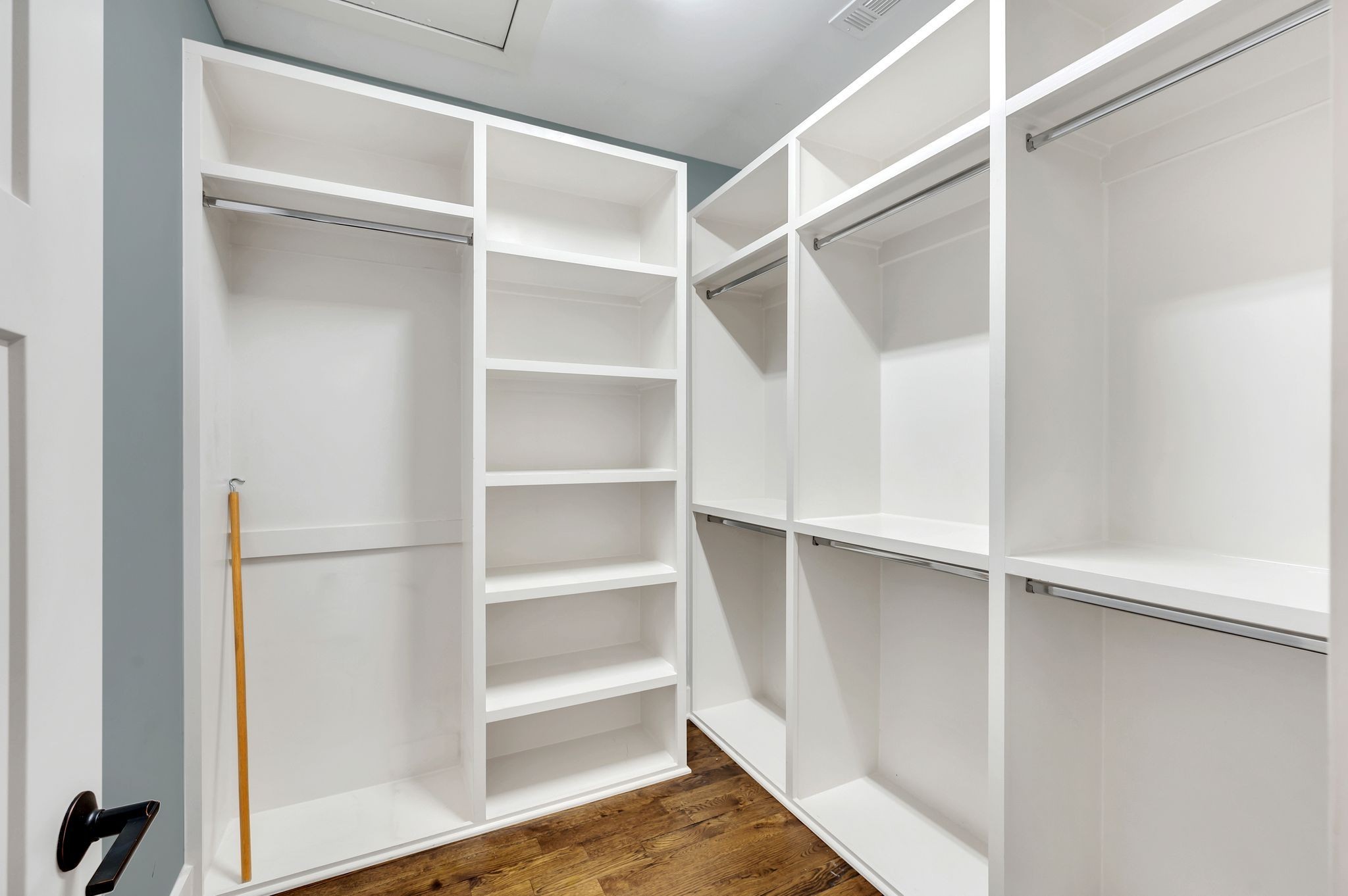 Nashville, Tennessee 37208, United States, 3 Bedrooms Bedrooms, ,3 BathroomsBathrooms,Residential,Active,210203