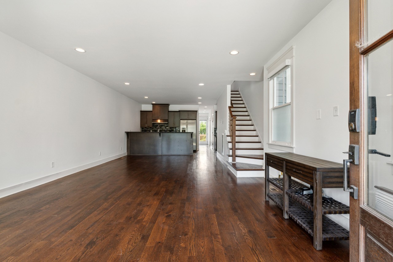 Nashville, Tennessee 37208, United States, 3 Bedrooms Bedrooms, ,3 BathroomsBathrooms,Residential,Active,210203