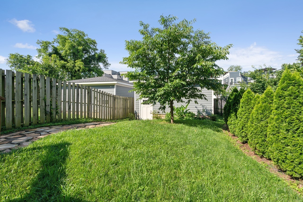 Nashville, Tennessee 37208, United States, 3 Bedrooms Bedrooms, ,3 BathroomsBathrooms,Residential,Active,210203