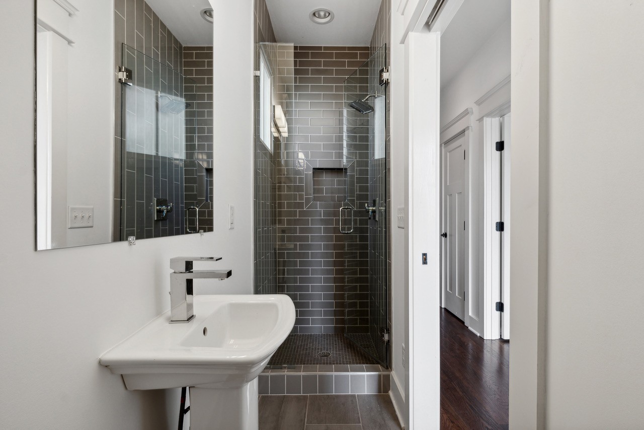 Nashville, Tennessee 37208, United States, 3 Bedrooms Bedrooms, ,3 BathroomsBathrooms,Residential,Active,210203