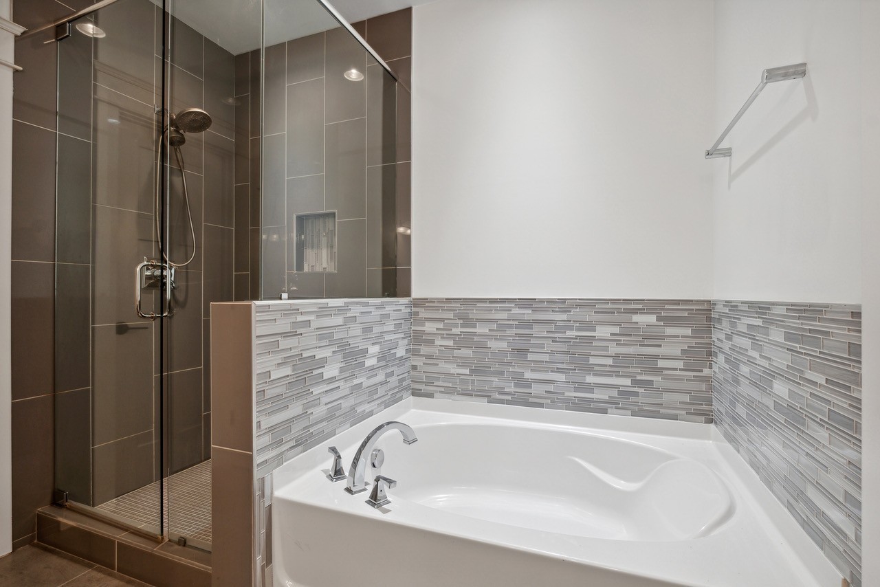 Nashville, Tennessee 37208, United States, 3 Bedrooms Bedrooms, ,3 BathroomsBathrooms,Residential,Active,210203