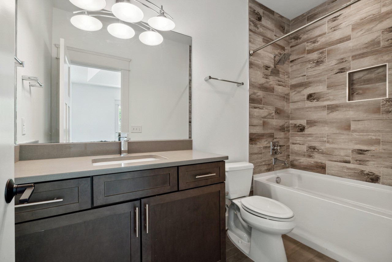 Nashville, Tennessee 37208, United States, 3 Bedrooms Bedrooms, ,3 BathroomsBathrooms,Residential,Active,210203