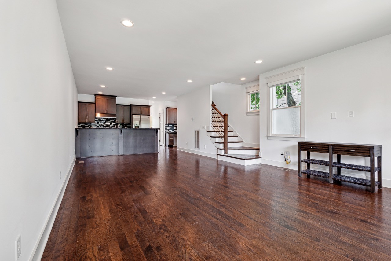 Nashville, Tennessee 37208, United States, 3 Bedrooms Bedrooms, ,3 BathroomsBathrooms,Residential,Active,210203