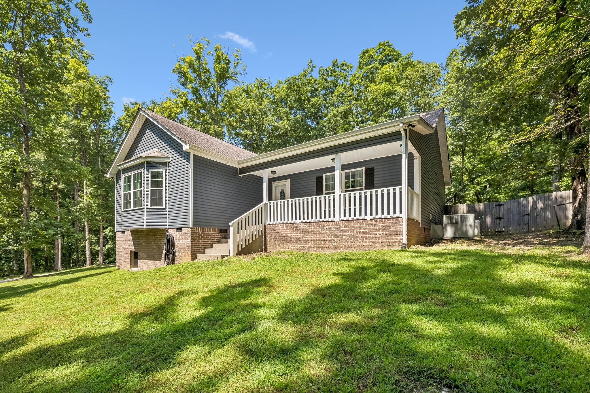 1004 Johnston Dr
