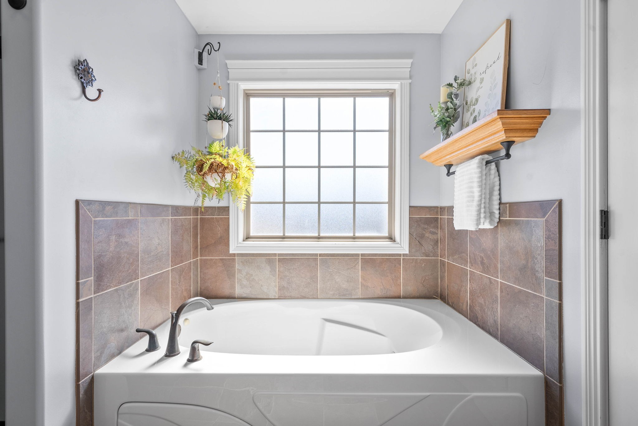 Clarksville, Tennessee 37040, United States, 4 Bedrooms Bedrooms, ,3 BathroomsBathrooms,Residential,Pending,80523