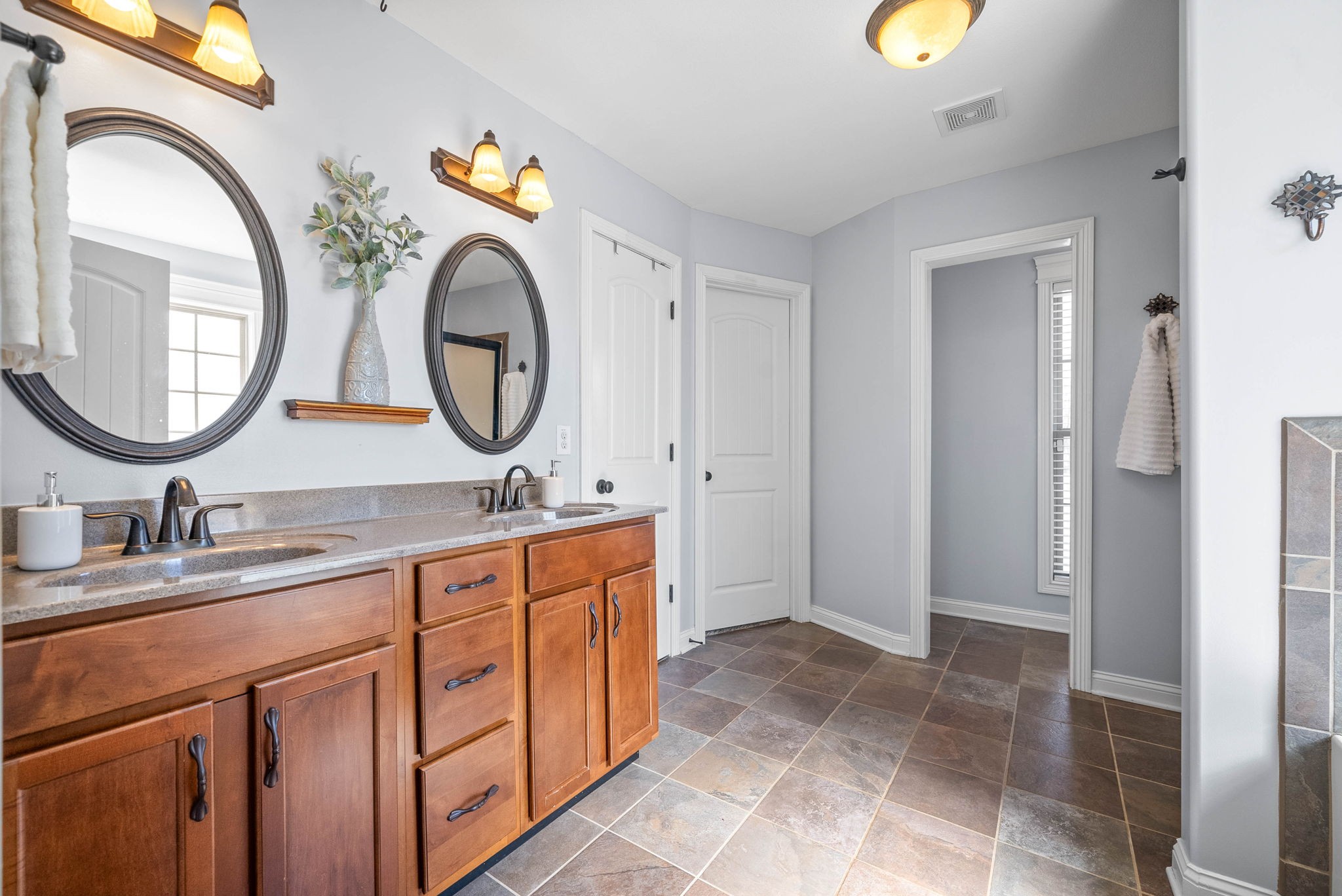 Clarksville, Tennessee 37040, United States, 4 Bedrooms Bedrooms, ,3 BathroomsBathrooms,Residential,Pending,80523