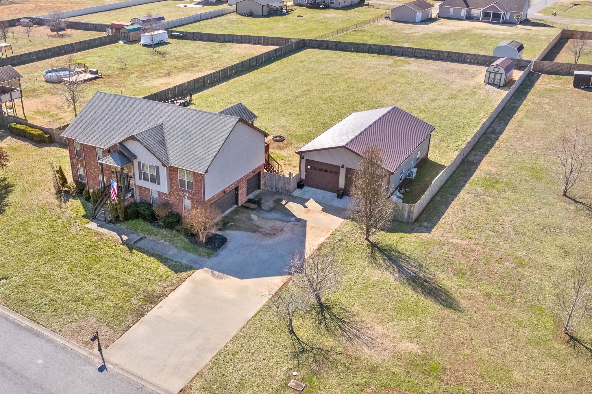 Clarksville, Tennessee 37040, United States, 4 Bedrooms Bedrooms, ,3 BathroomsBathrooms,Residential,Pending,80523