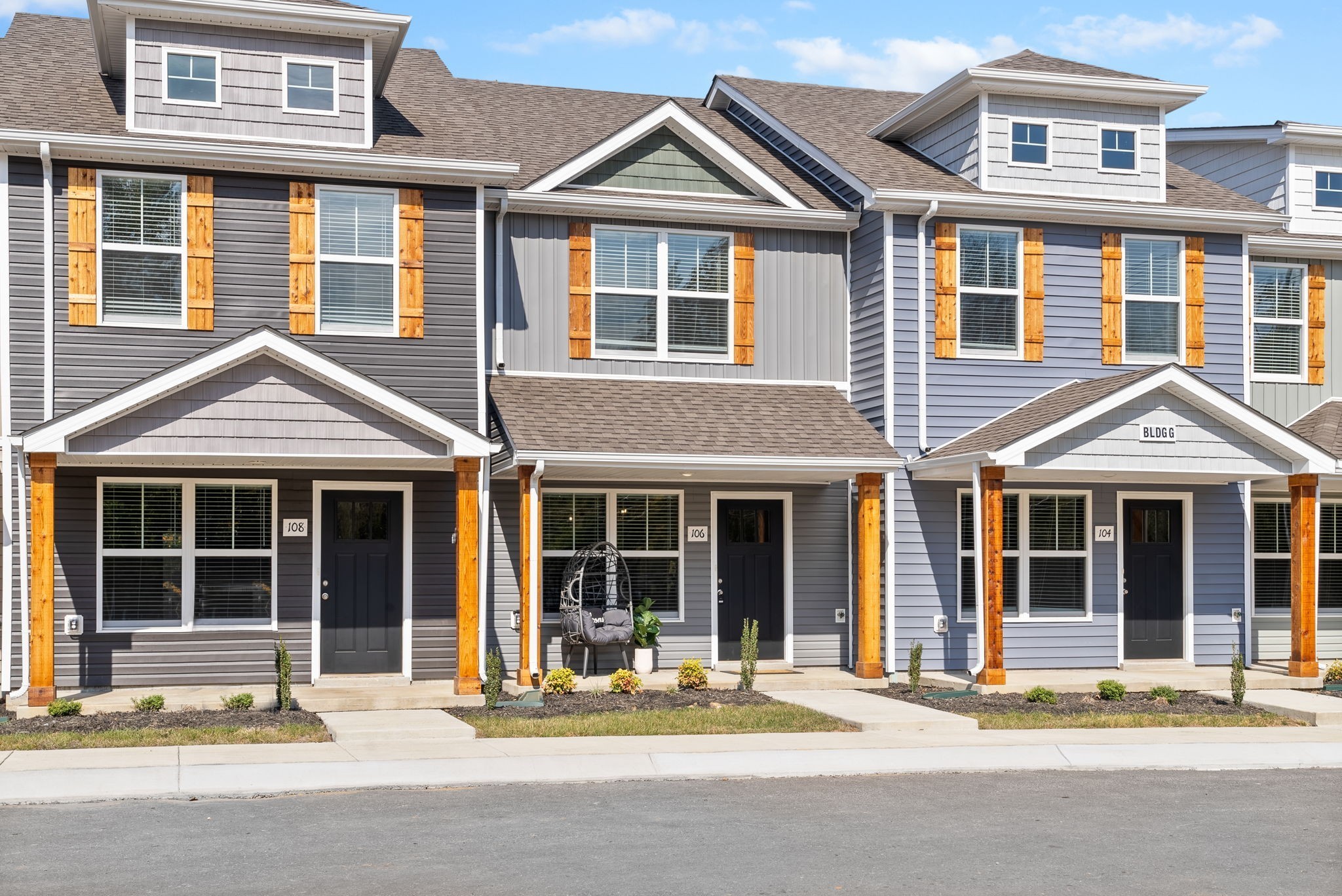 Clarksville, Tennessee 37043, United States, 2 Bedrooms Bedrooms, ,3 BathroomsBathrooms,Residential,Active,142736