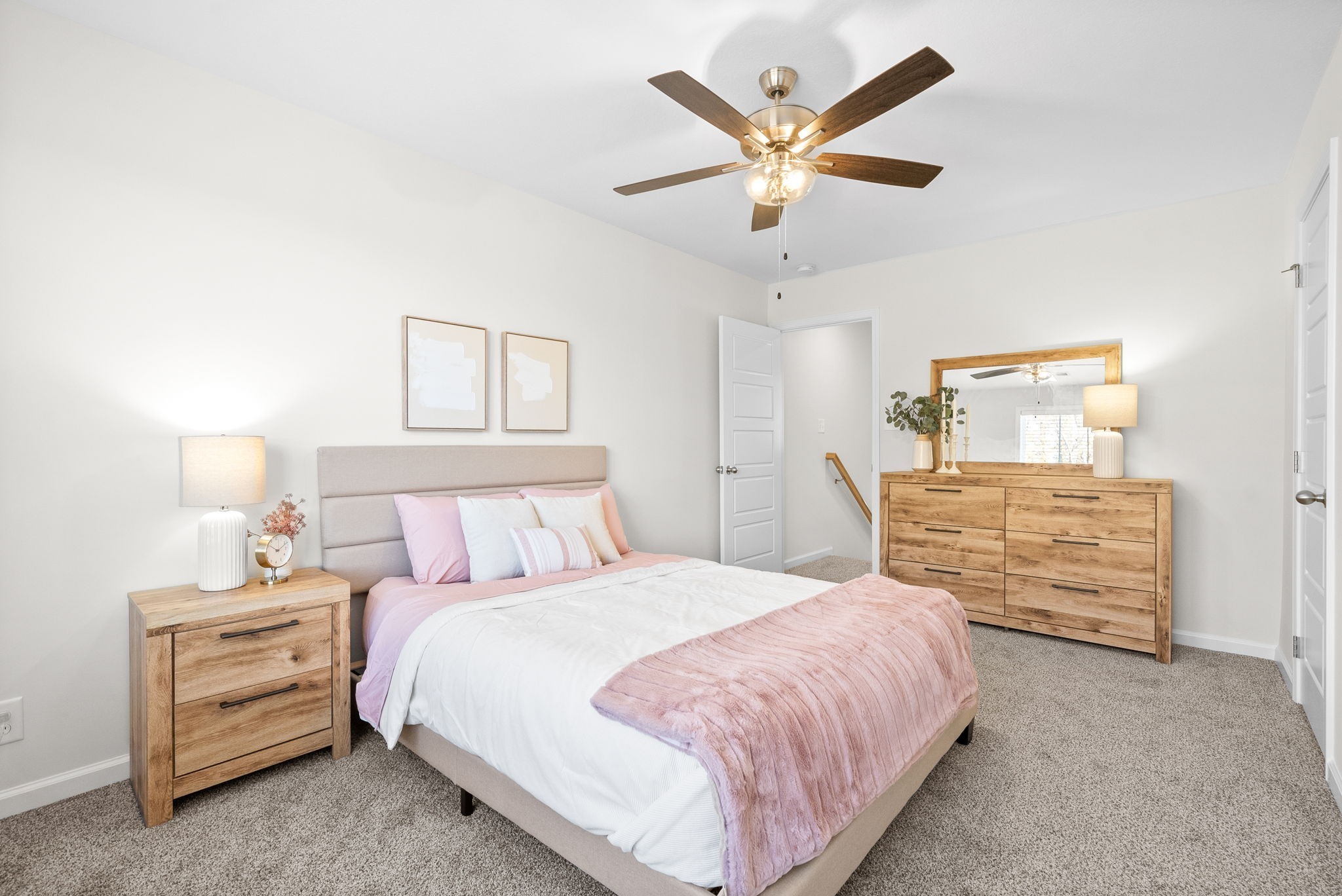 Clarksville, Tennessee 37043, United States, 2 Bedrooms Bedrooms, ,3 BathroomsBathrooms,Residential,Active,142736