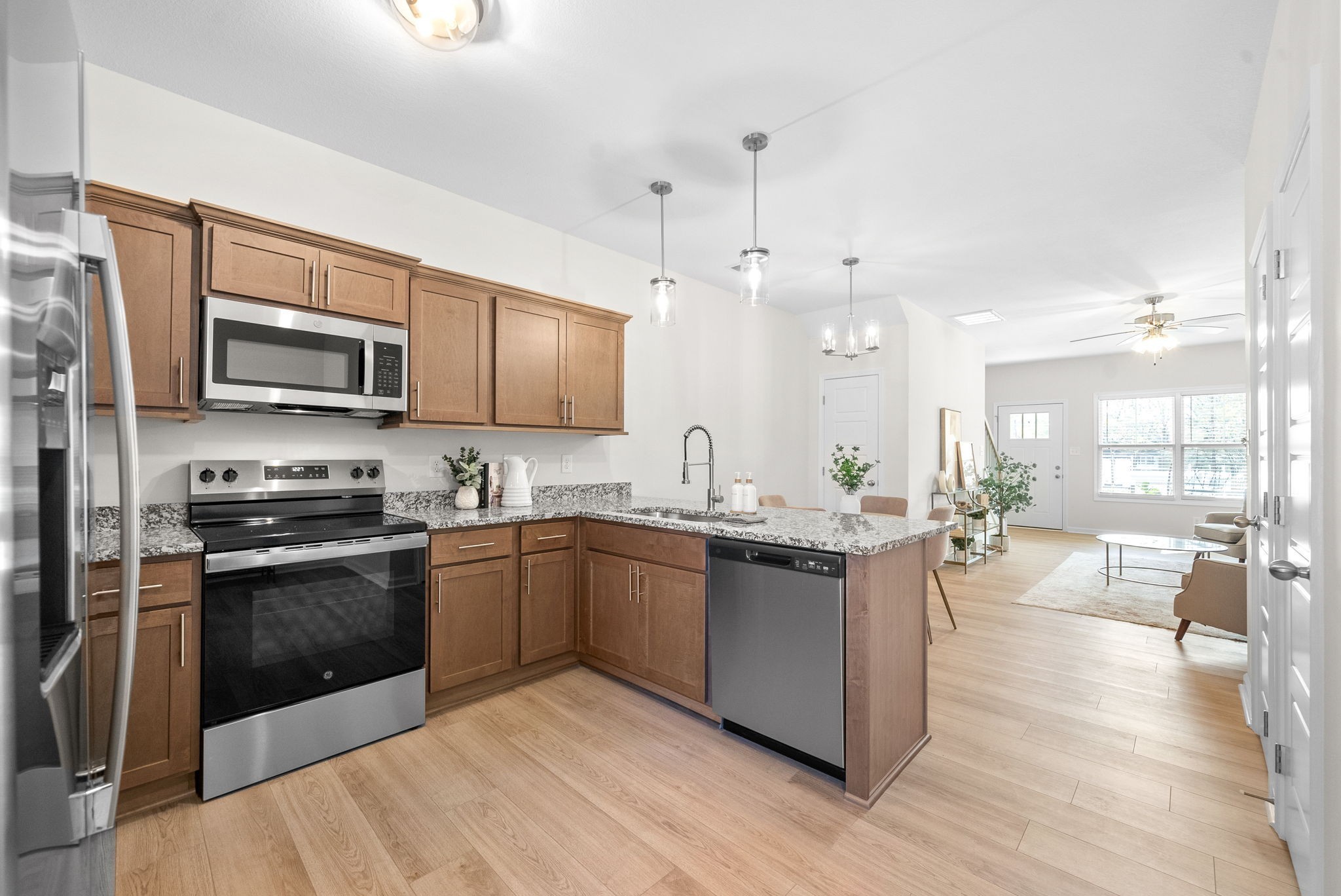 Clarksville, Tennessee 37043, United States, 2 Bedrooms Bedrooms, ,3 BathroomsBathrooms,Residential,Active,142736