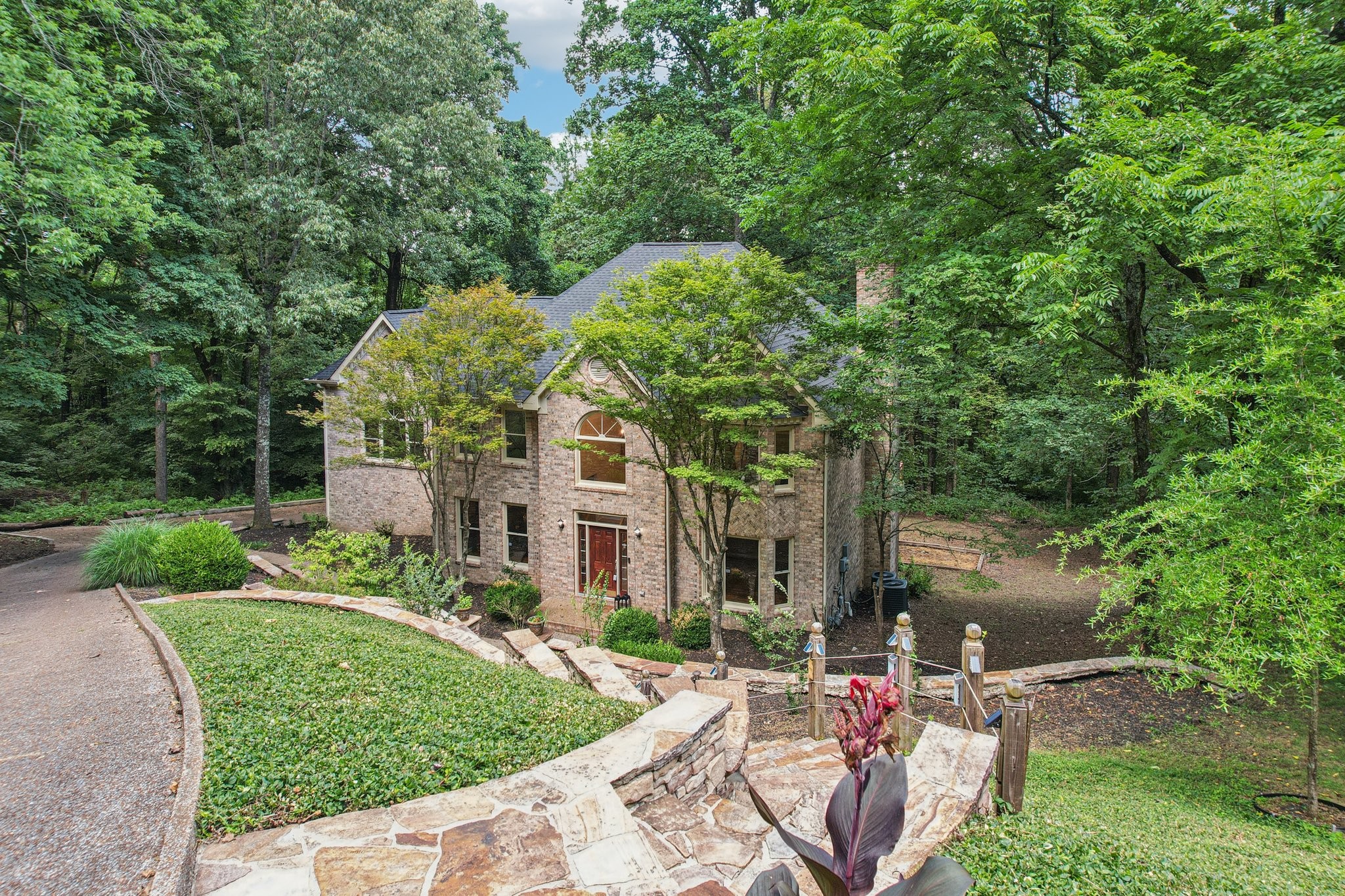 7010 Willowick Dr