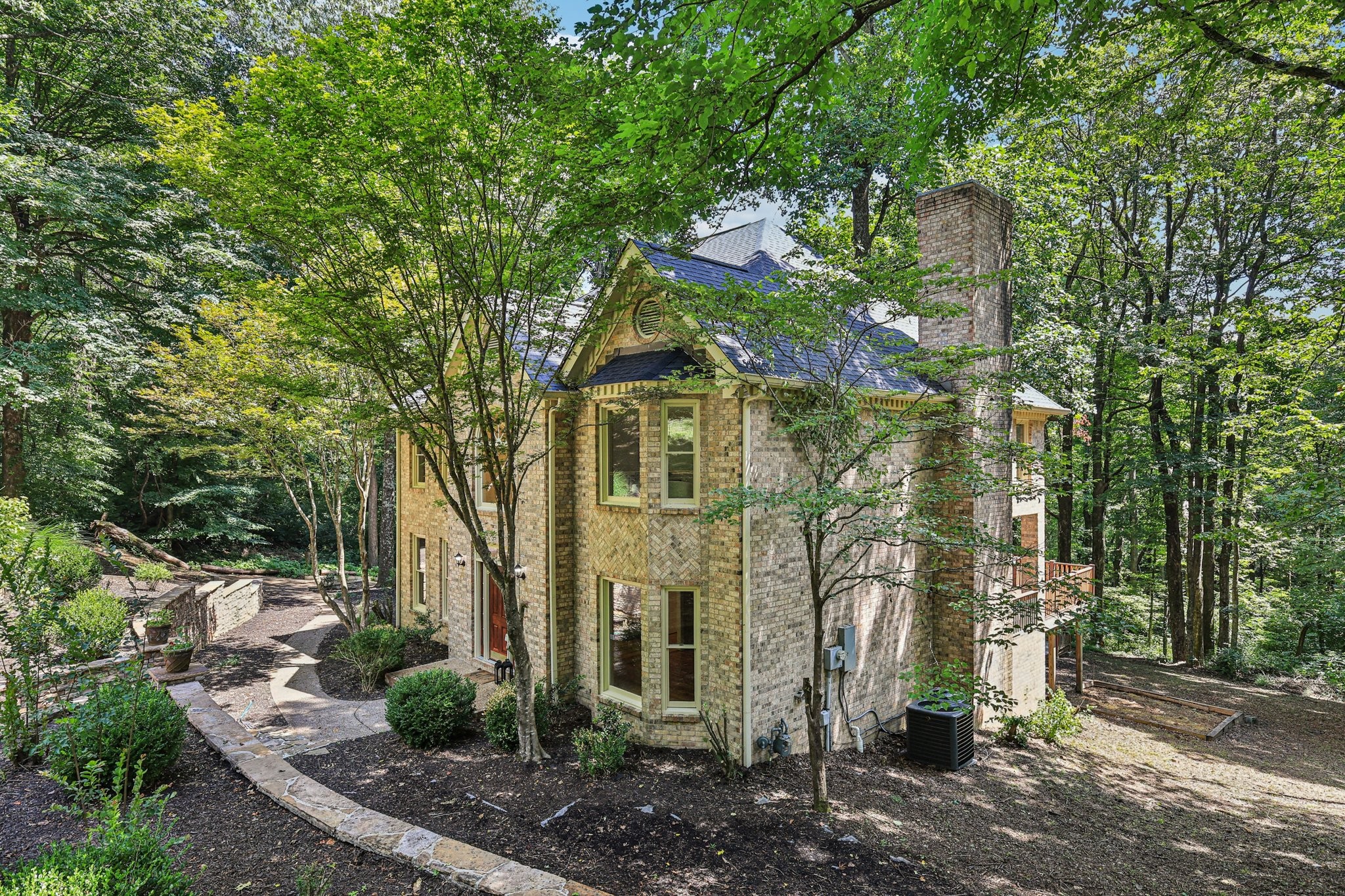 7010 Willowick Dr