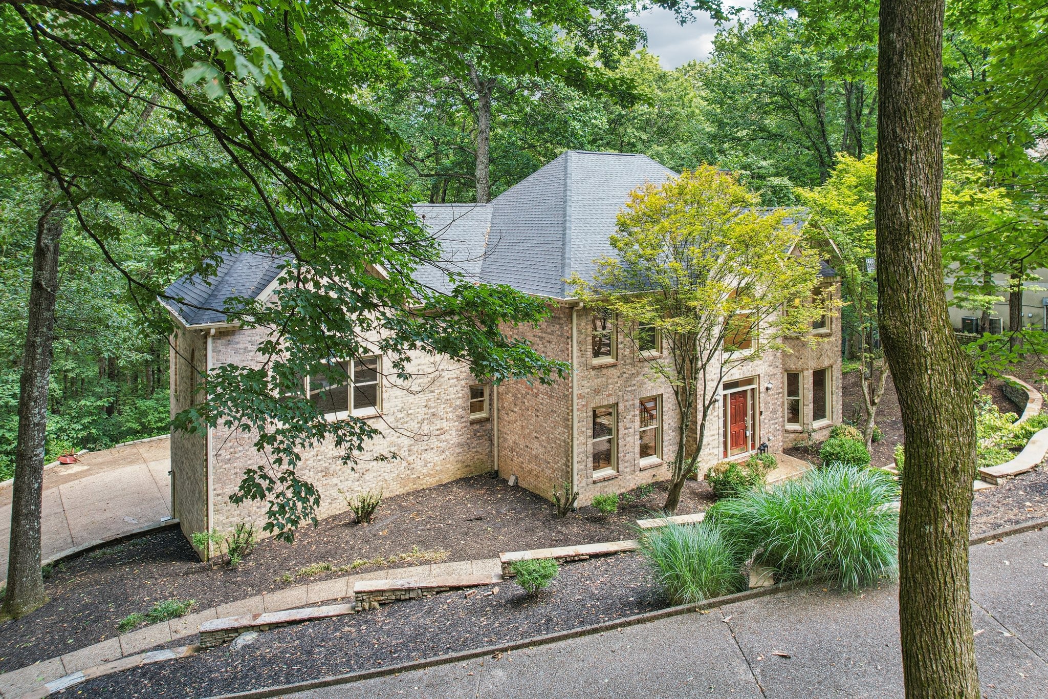 7010 Willowick Dr