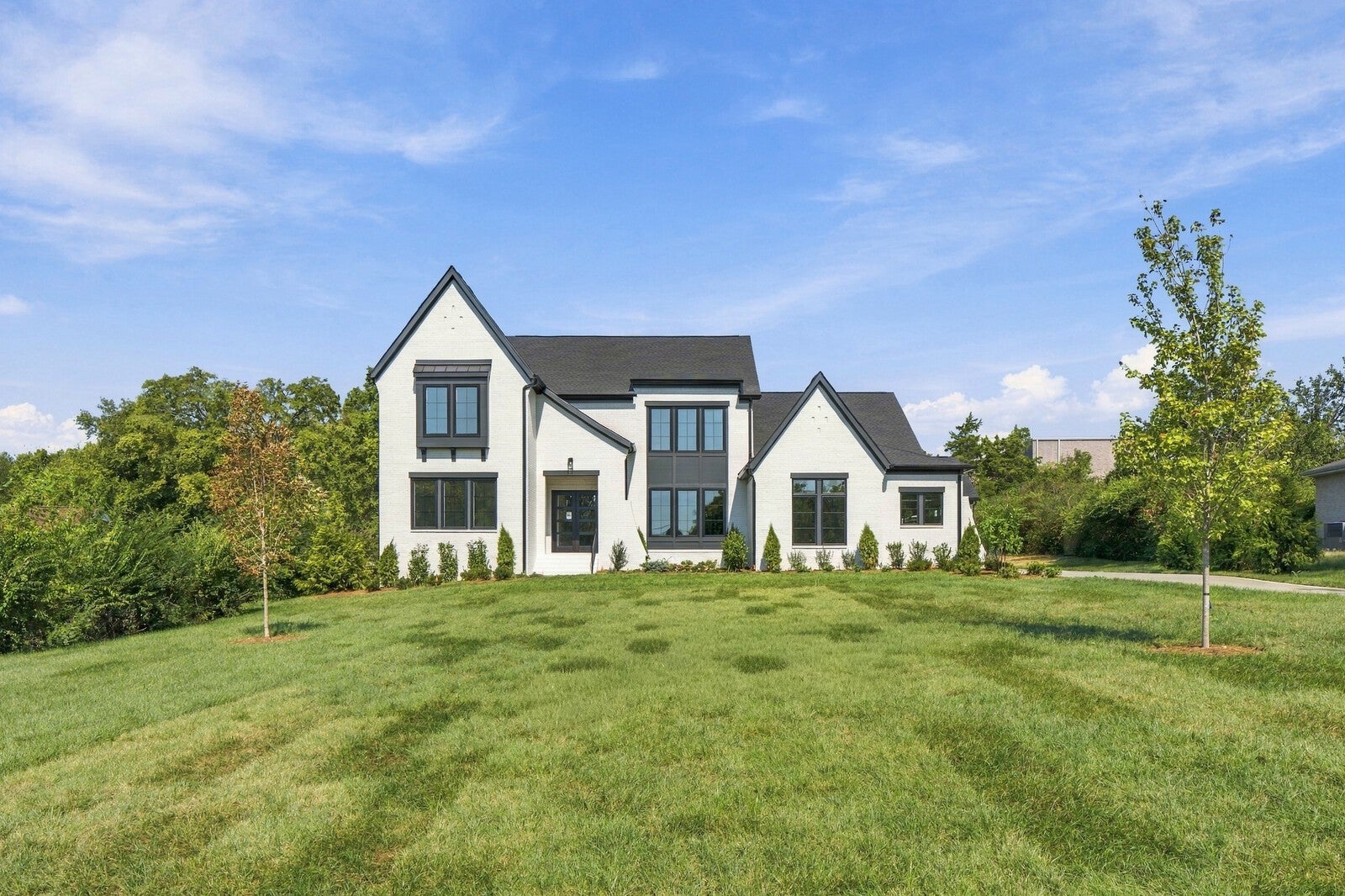 713 Adkisson Ln