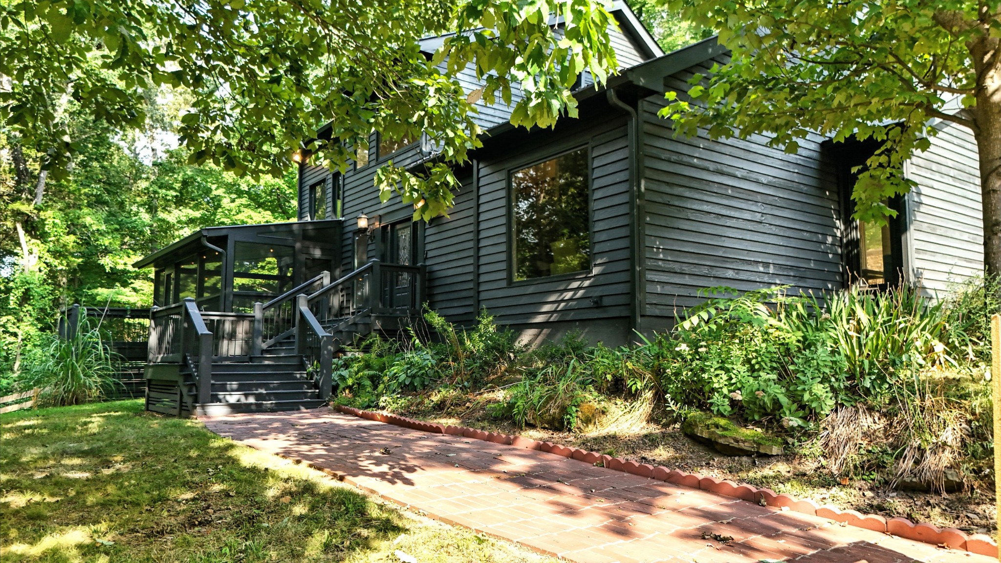5546 Riverview Dr