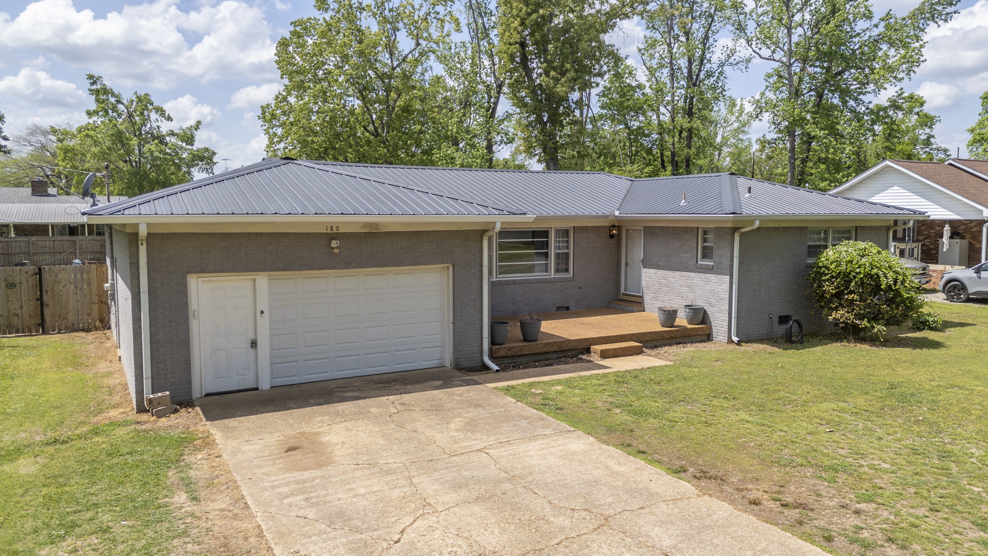 180 Willow St - Photo 2