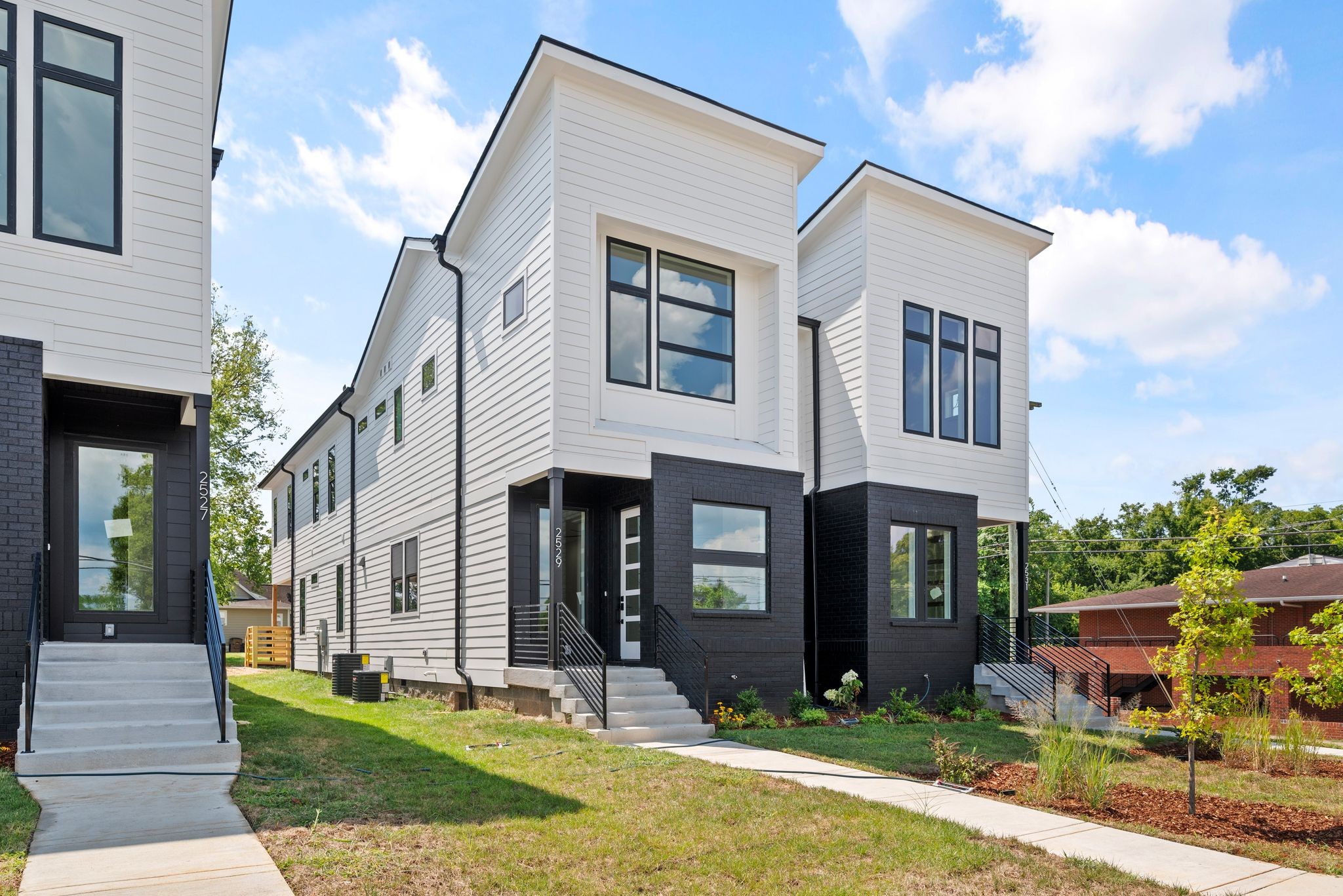 2529 W Heiman St