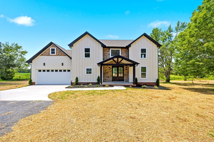 Photo 1 of 47 — 3305 Dobbins Pike, Portland, TN 37148