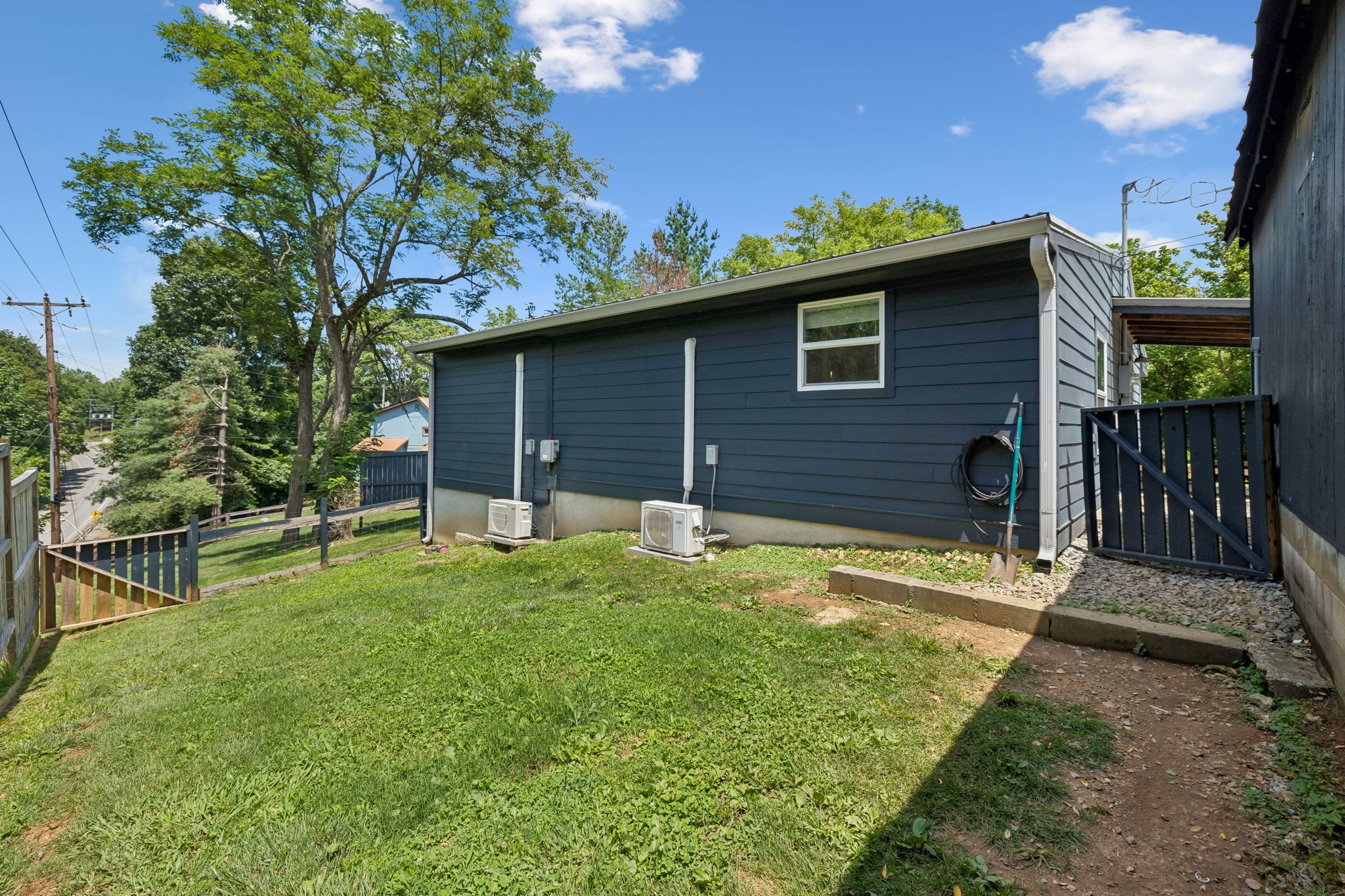 150 Crawford Hill Rd