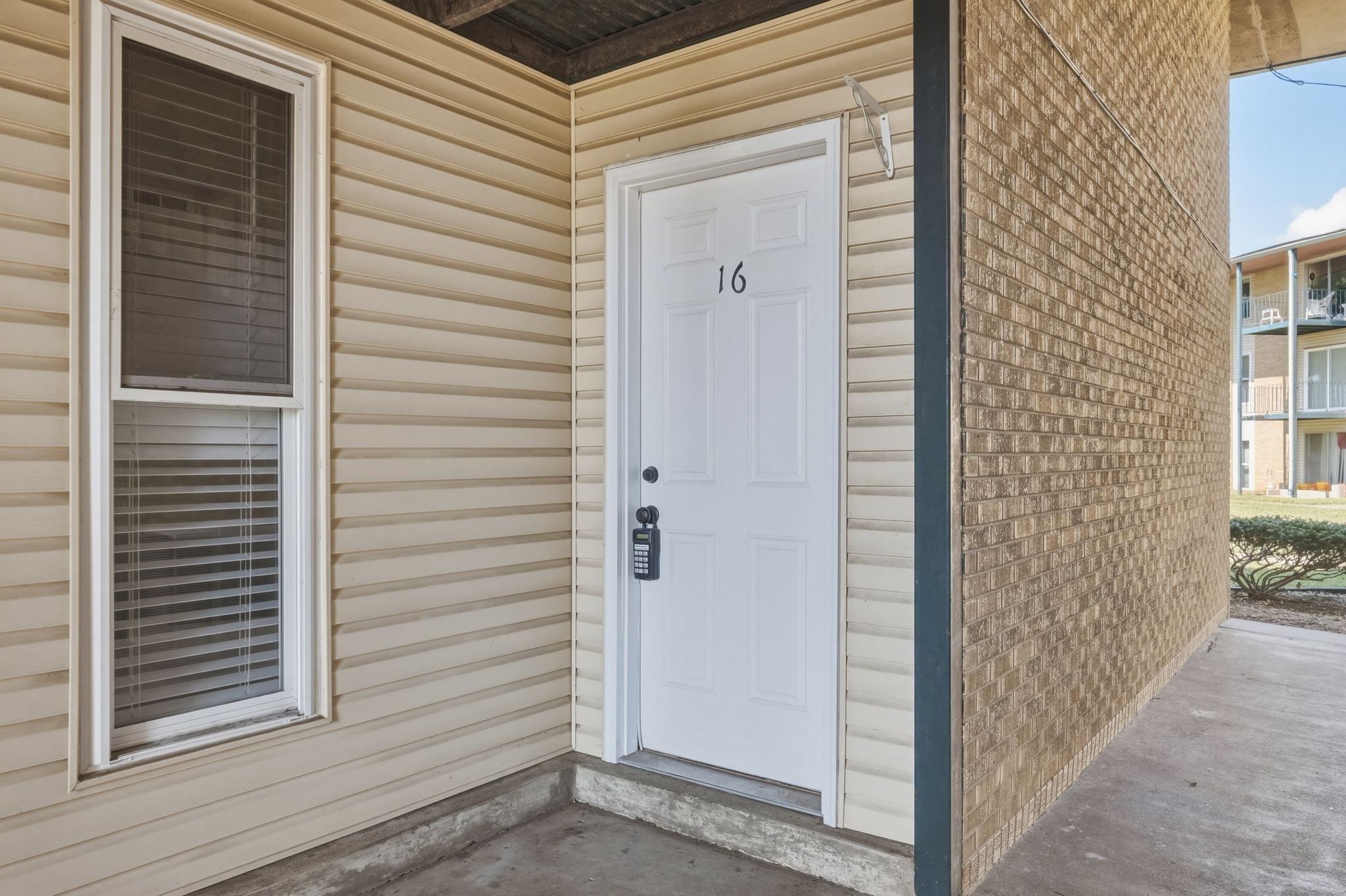 555 N DuPont Ave A16