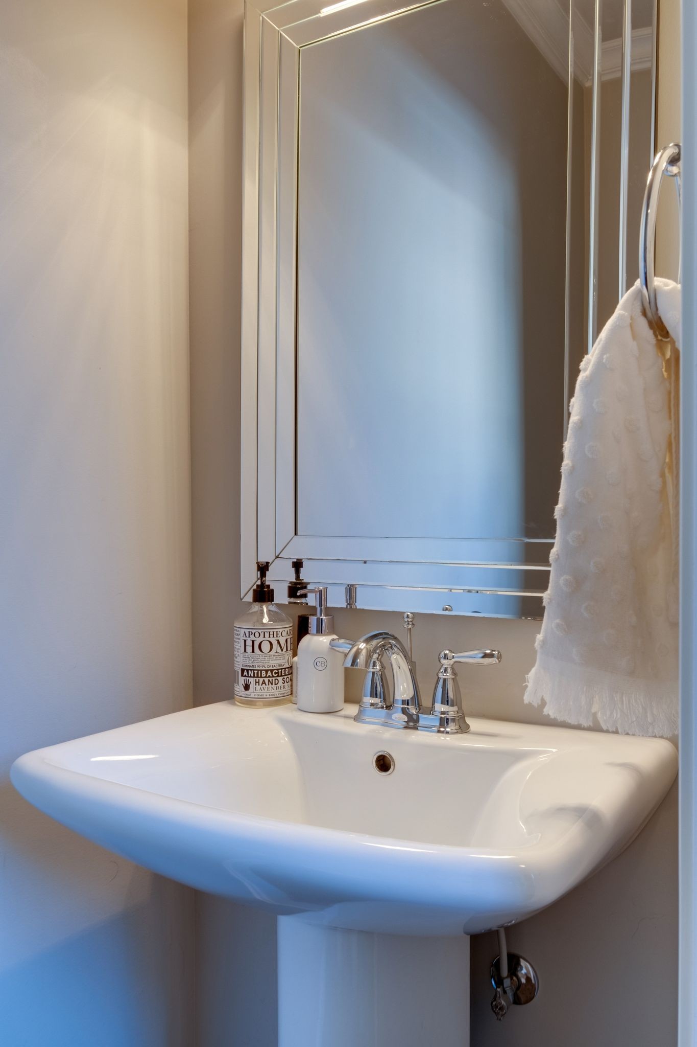 Nashville, Tennessee 37214, United States, 4 Bedrooms Bedrooms, ,4 BathroomsBathrooms,Residential,Active,5407