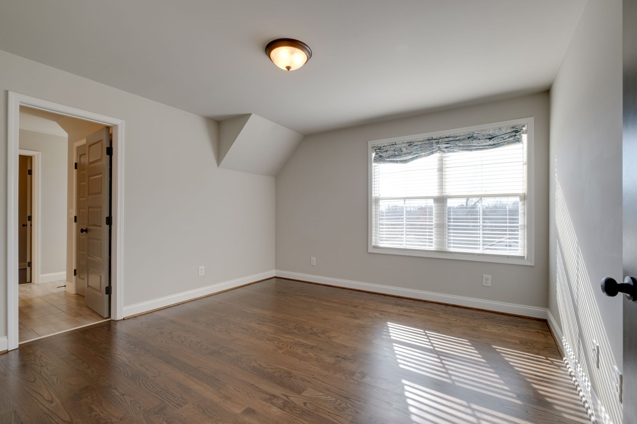 Nashville, Tennessee 37214, United States, 4 Bedrooms Bedrooms, ,4 BathroomsBathrooms,Residential,Active,5407