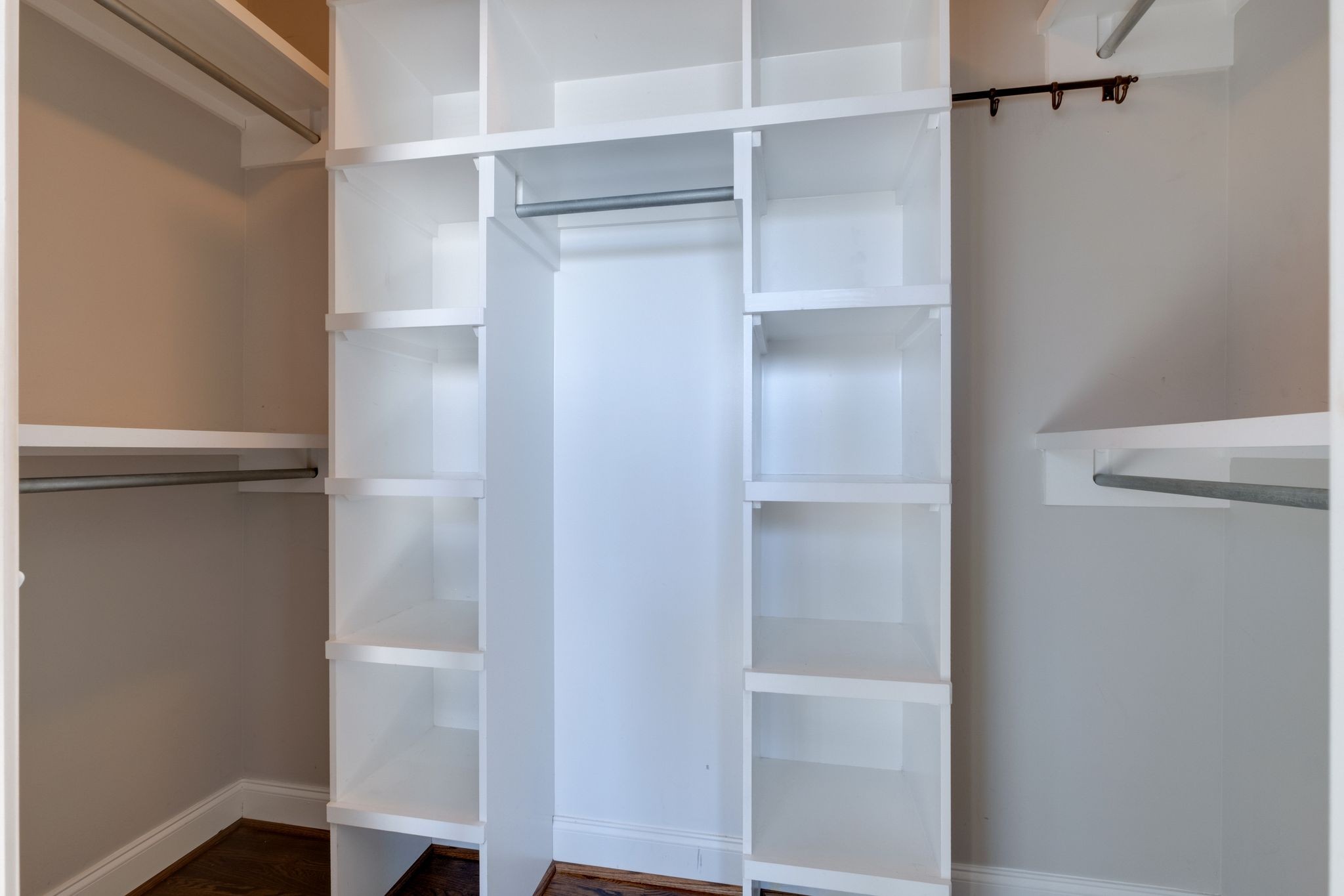 Nashville, Tennessee 37214, United States, 4 Bedrooms Bedrooms, ,4 BathroomsBathrooms,Residential,Active,5407