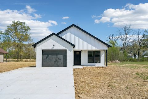 190 Green Meadow Dr Smithville TN 37166