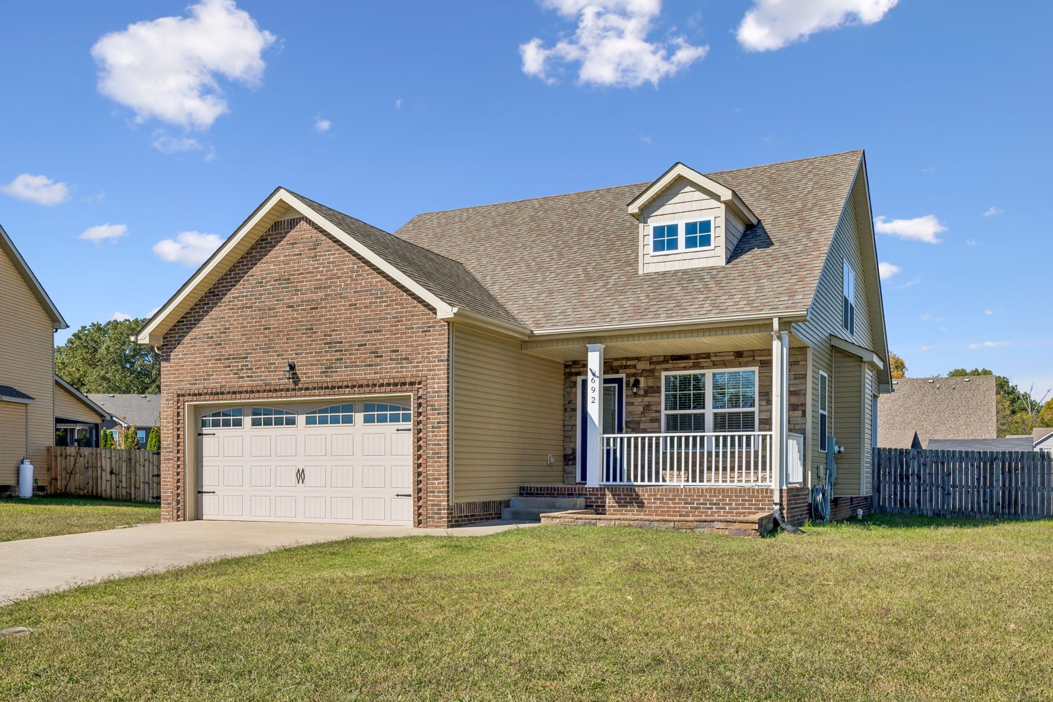692 Crestone Ct