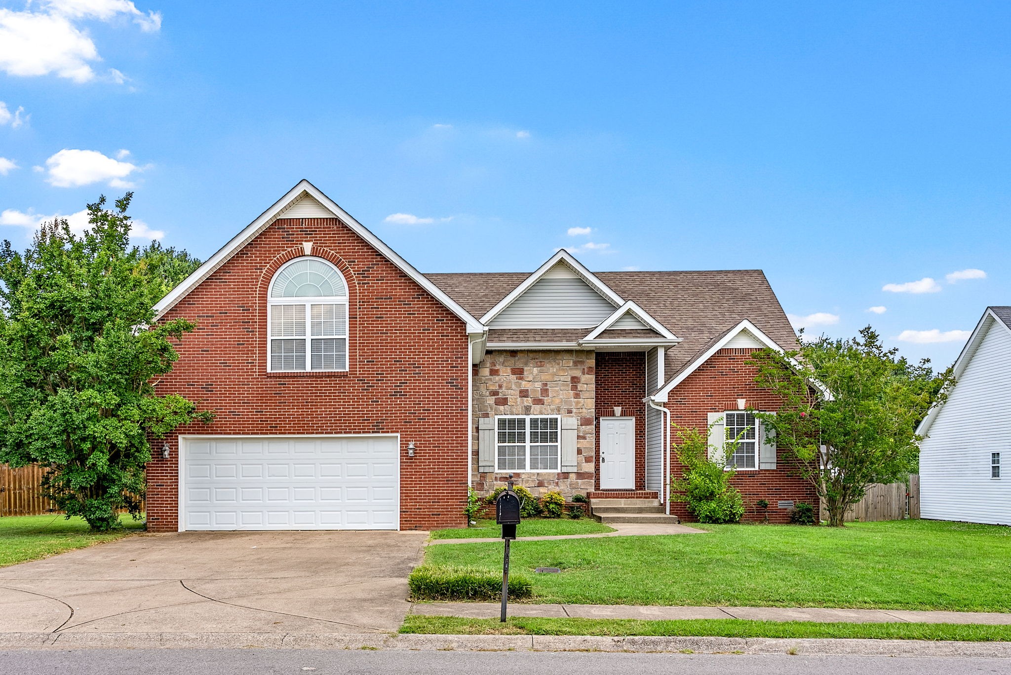 708 W Accipiter Cir