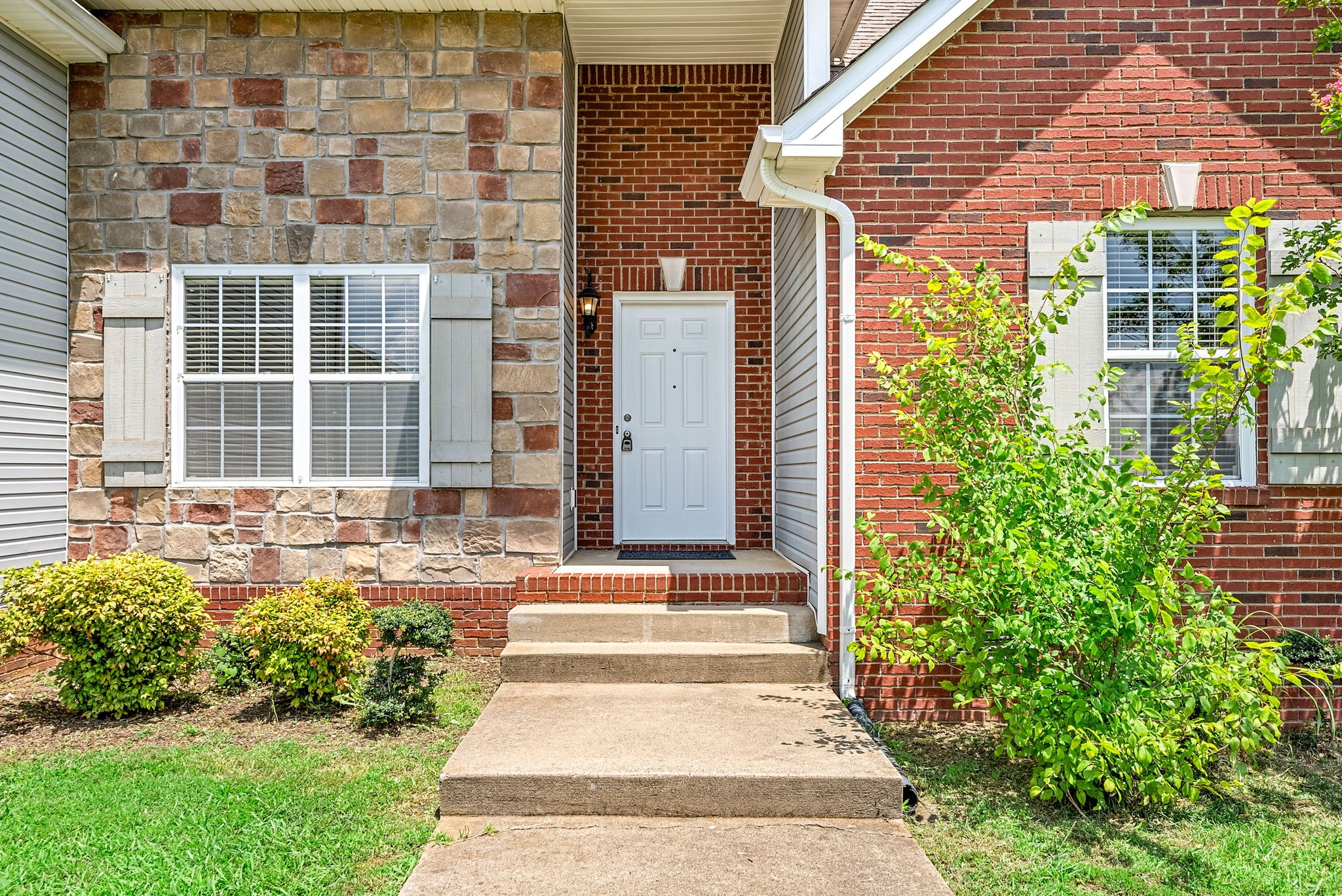 708 W Accipiter Cir