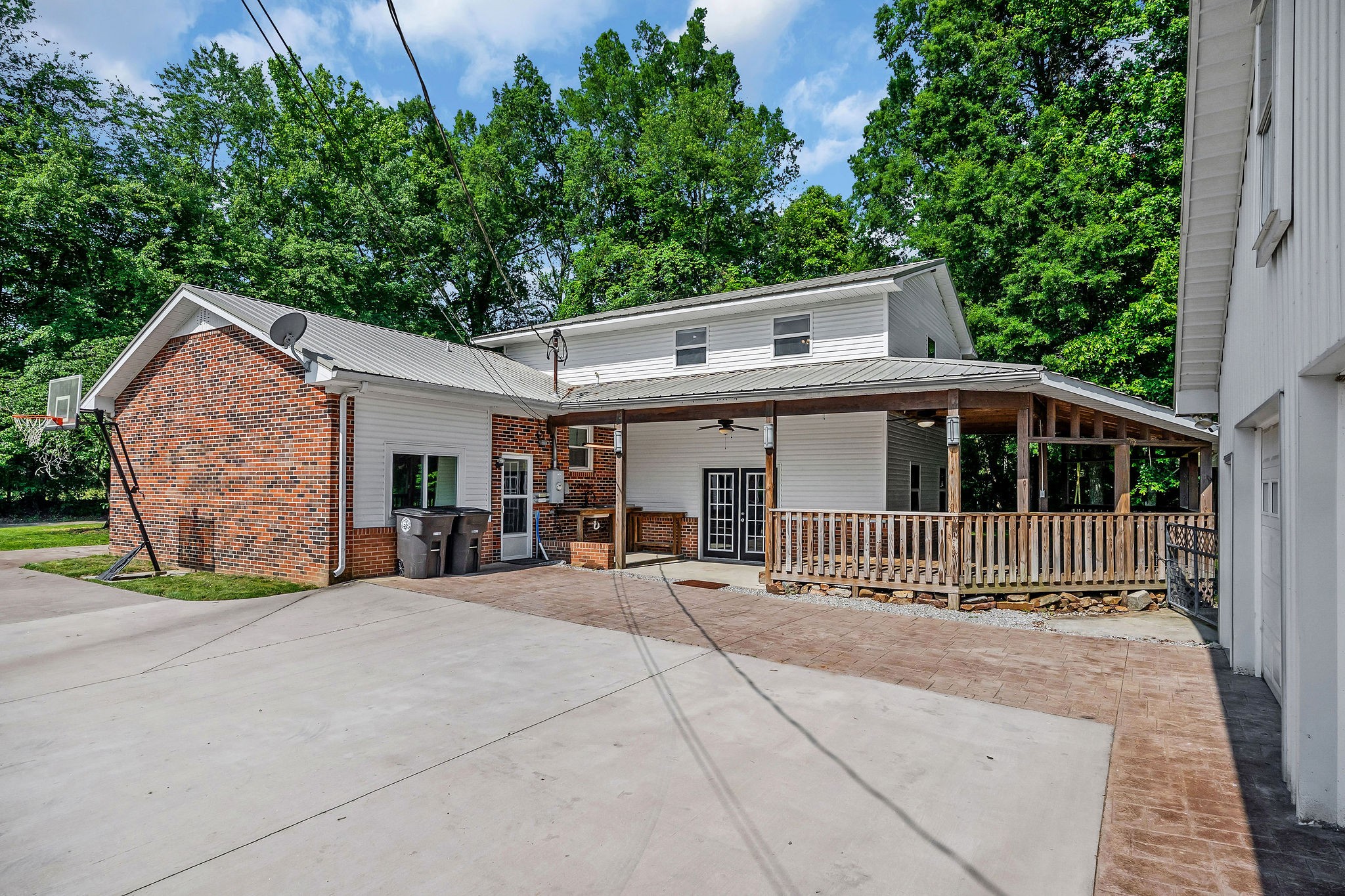 114 Thompson Ln
