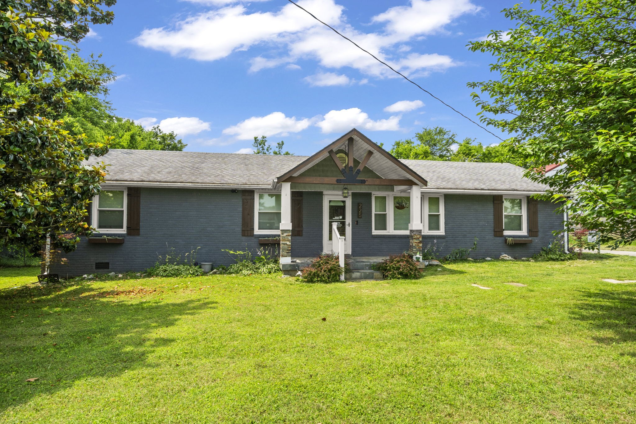 225 Nelson Dr