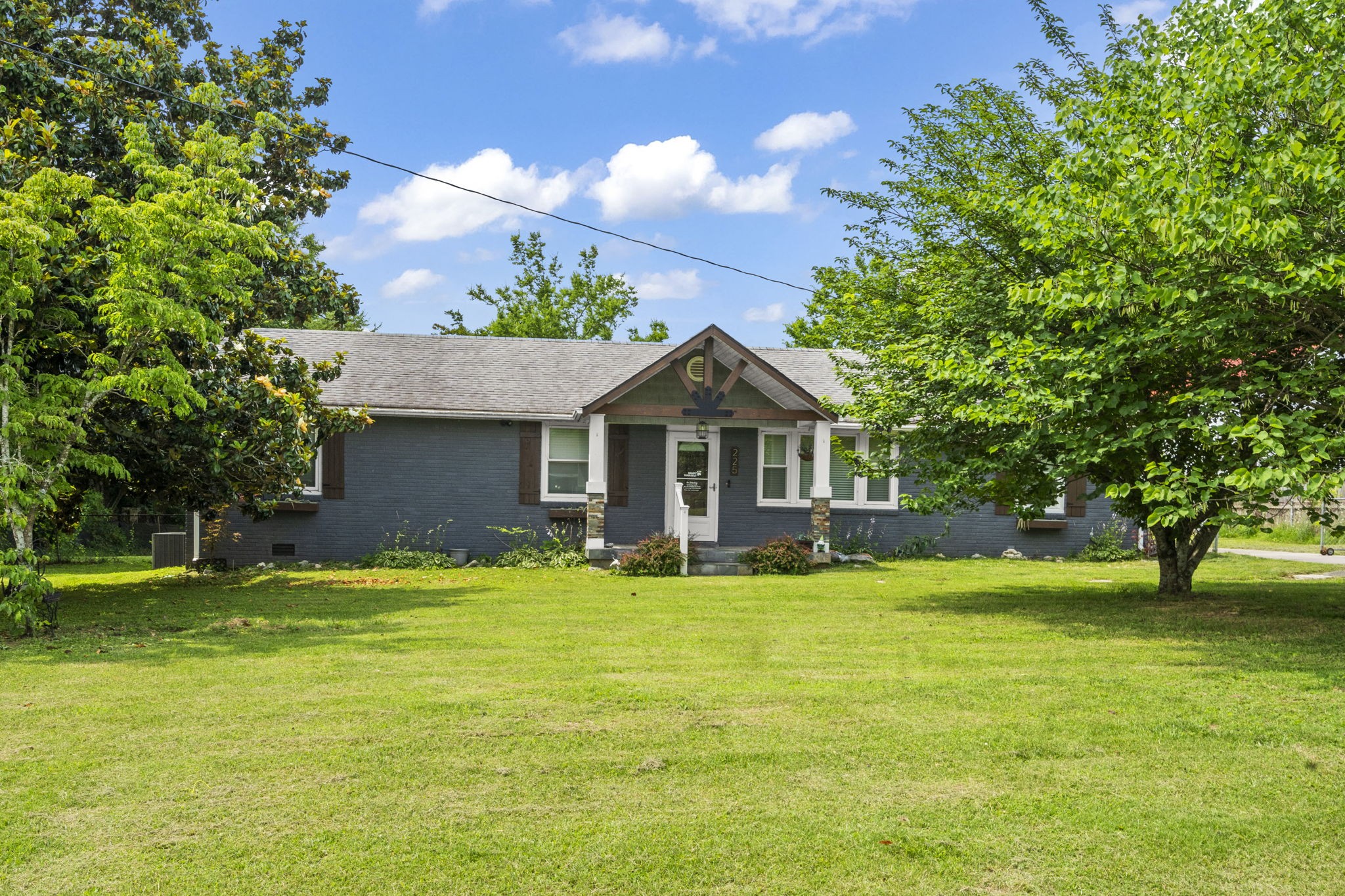 225 Nelson Dr