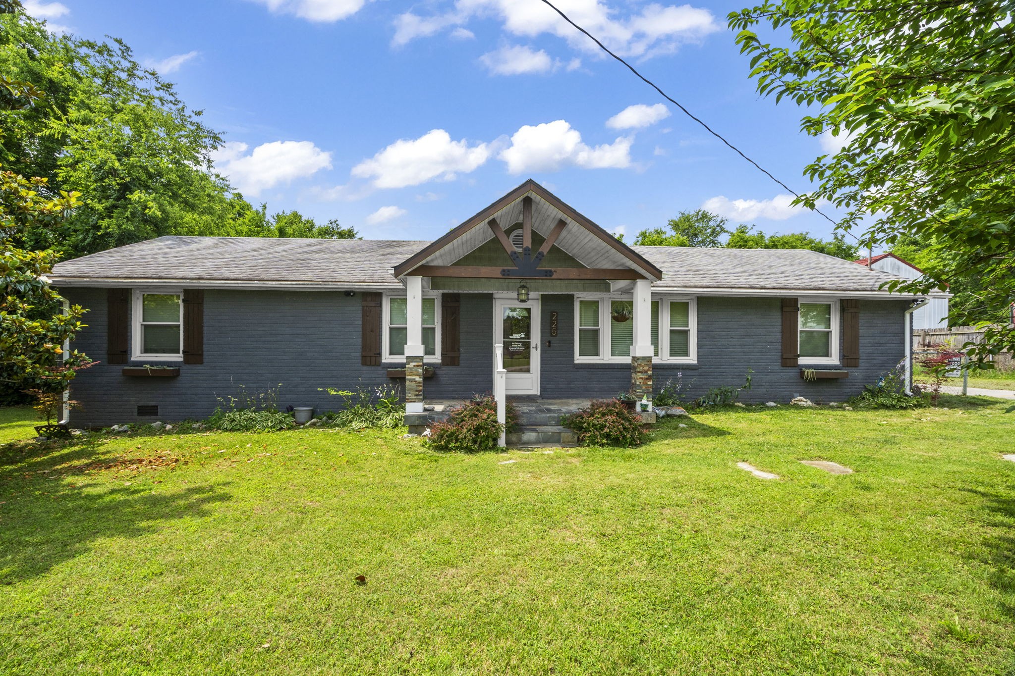 225 Nelson Dr
