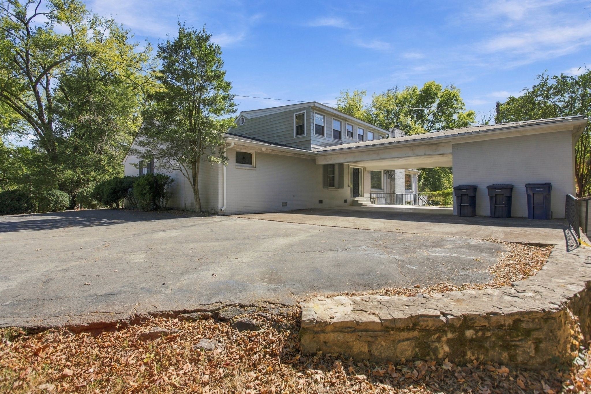 810 Academy Ln