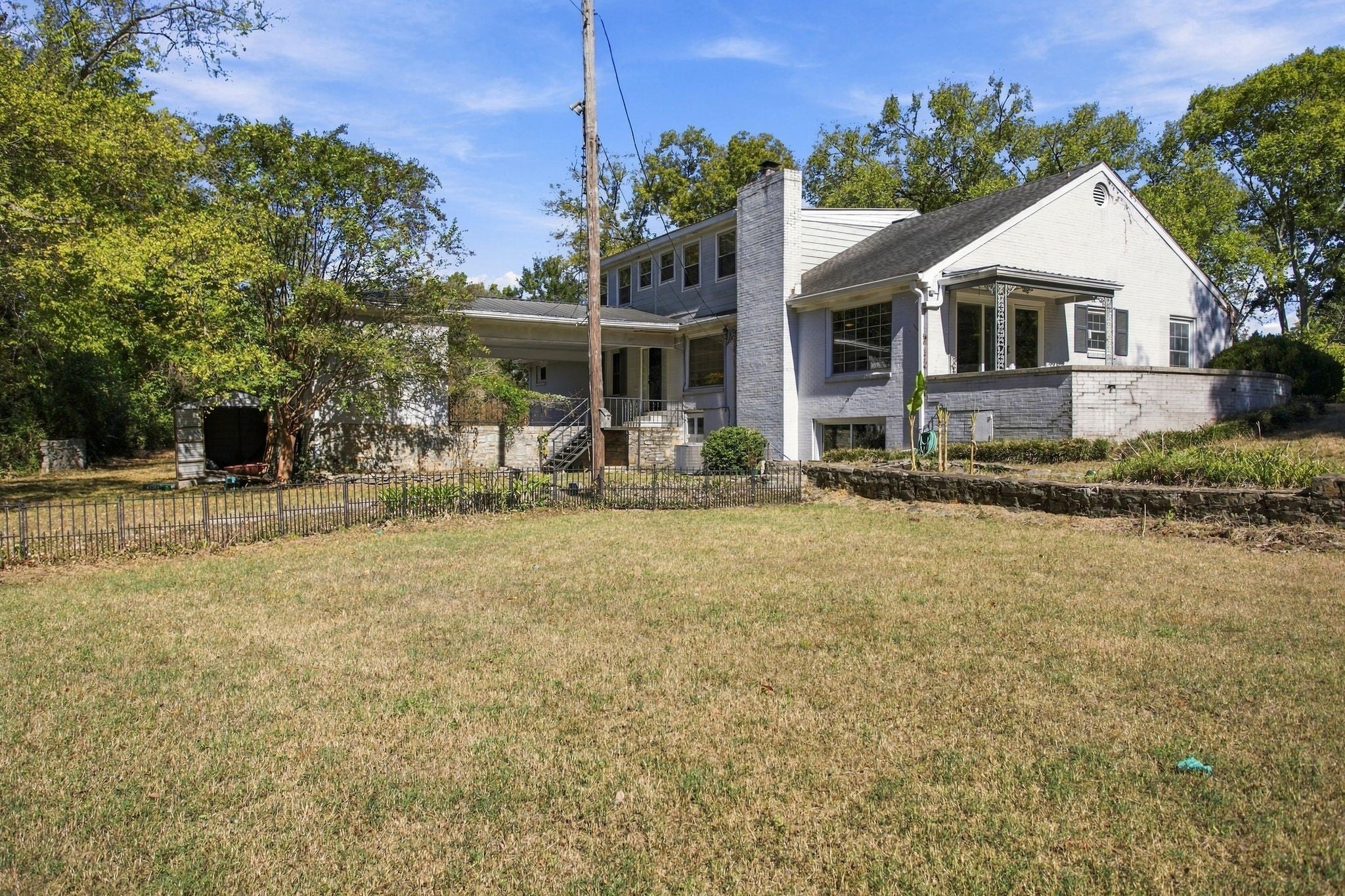810 Academy Ln