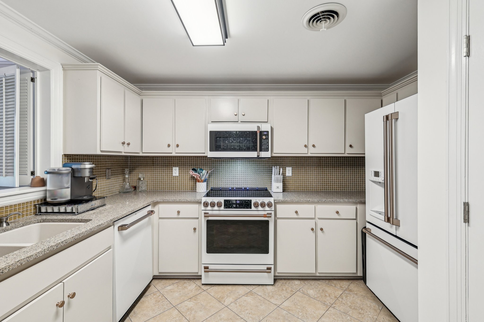 4040 Woodlawn Dr 30