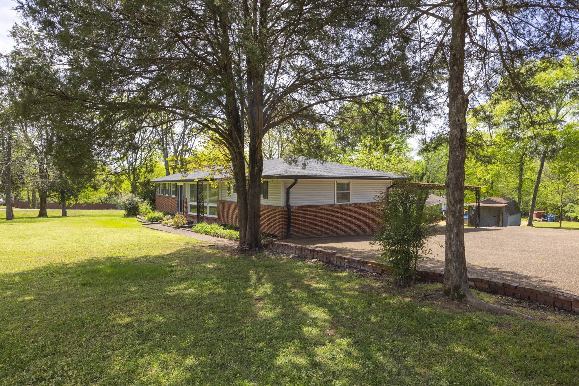 127 Riviera Dr