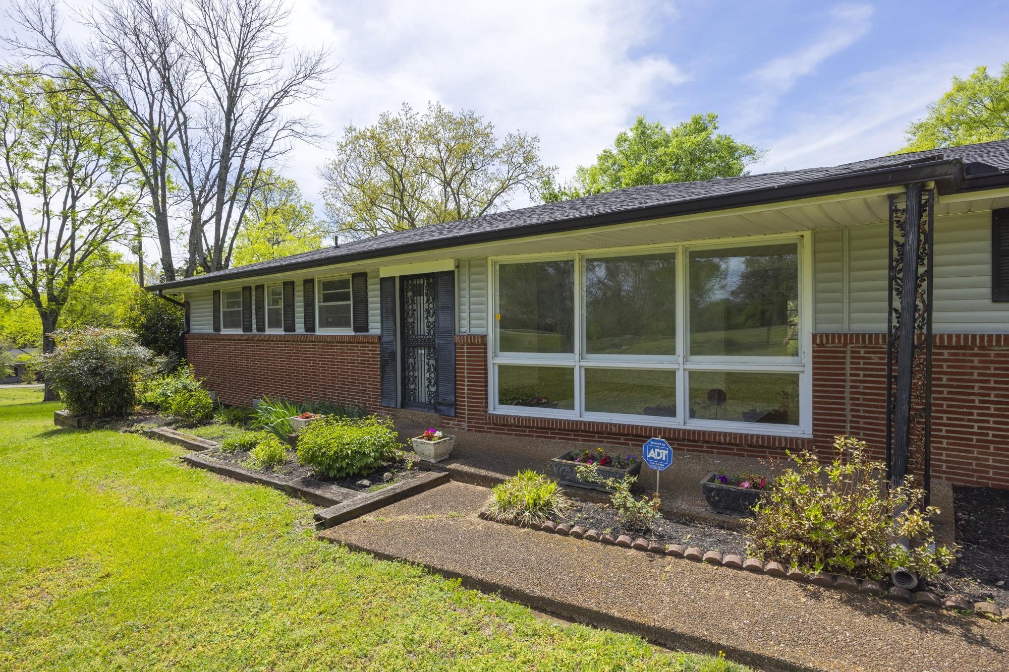 127 Riviera Dr
